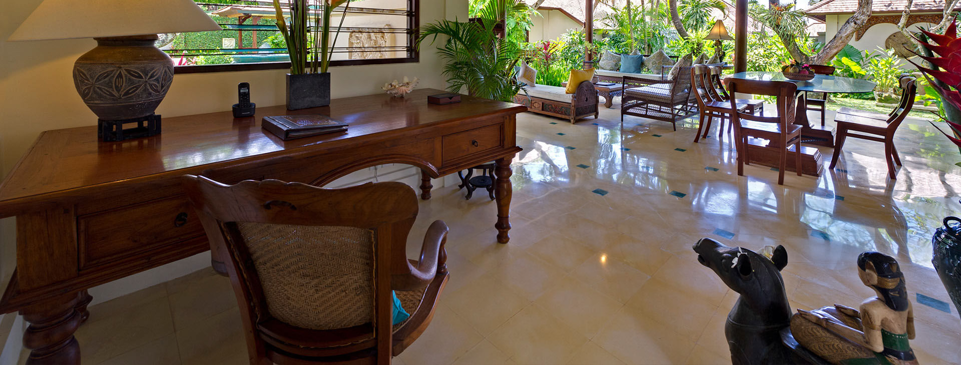 Villa Kedidi - Writing desk