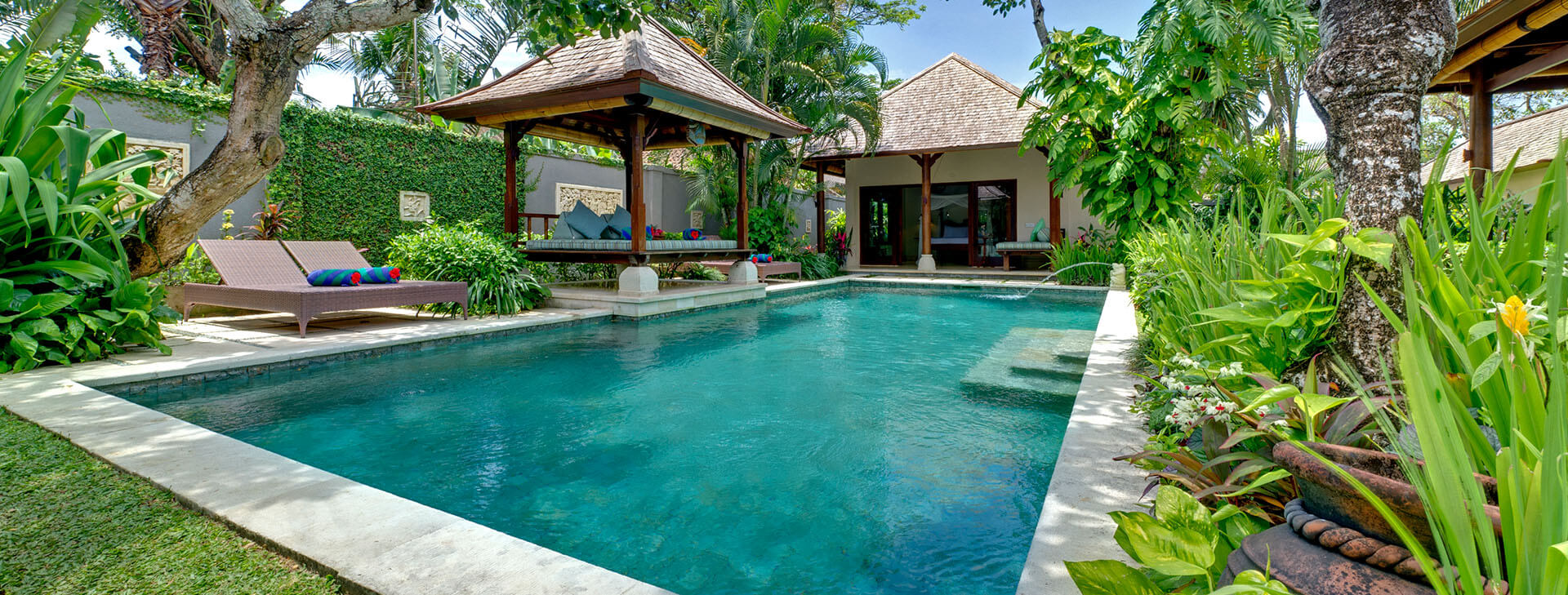 Villa Kedidi - Pool and gardens